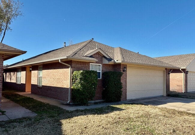 Building Photo - 806 Beaumont Square