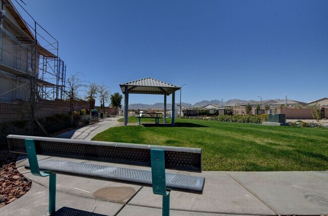 Building Photo - COMFY and NEW 3 Bedroom Home in Skye Canyon!
