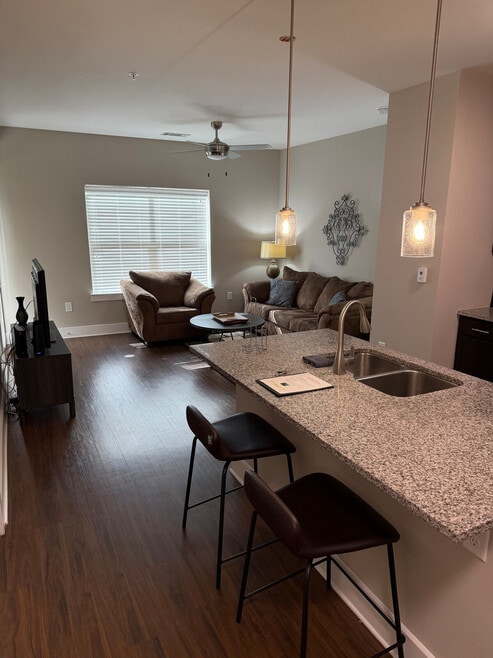 Building Photo - 4735 Sharon Rd