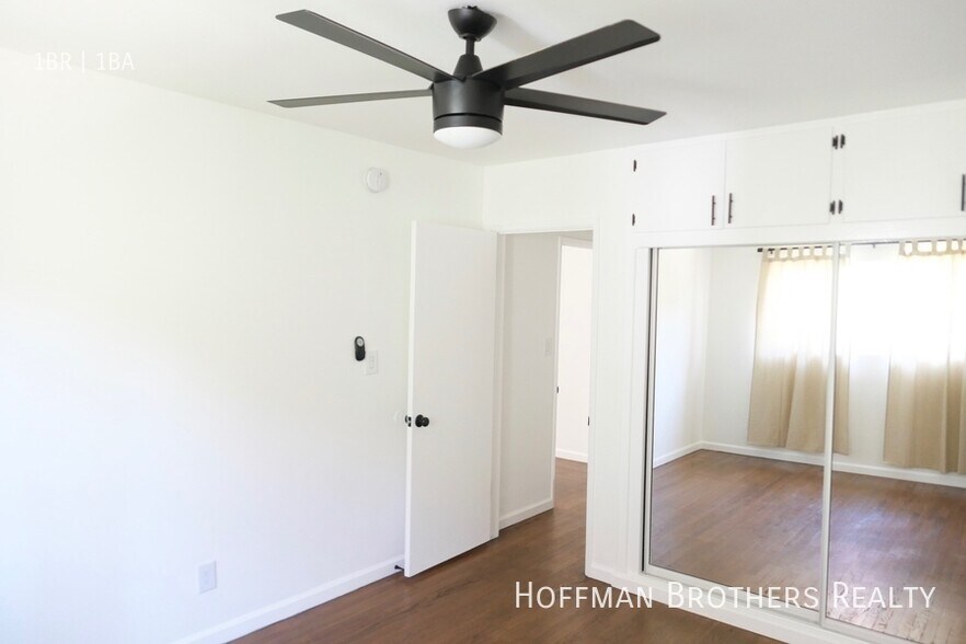 Building Photo - 3005 Normandie Ave