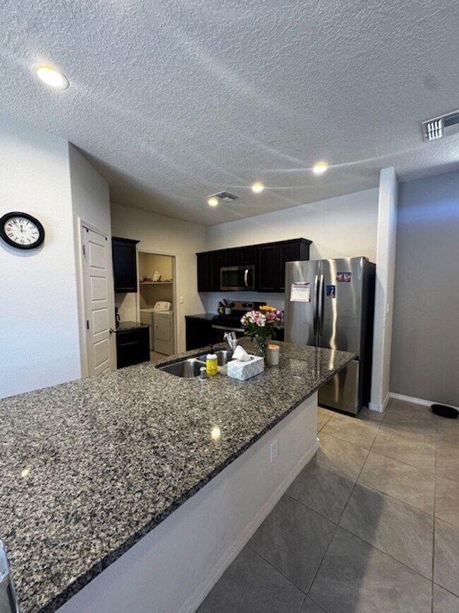 Building Photo - Newer 3 Bed / 2 Bath Home (Built 2024) in Los Lunas