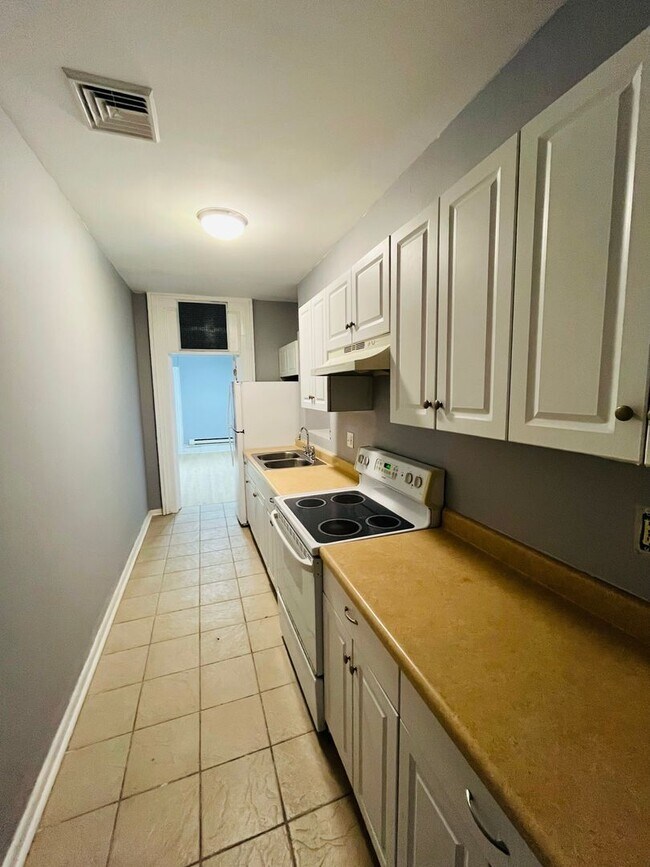 Building Photo - Beautiful 2 Bed - 1 Bath Apartment in Center Square, Albany.