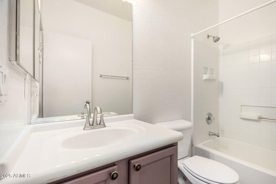 Building Photo - 2556 W Amber Sun Dr