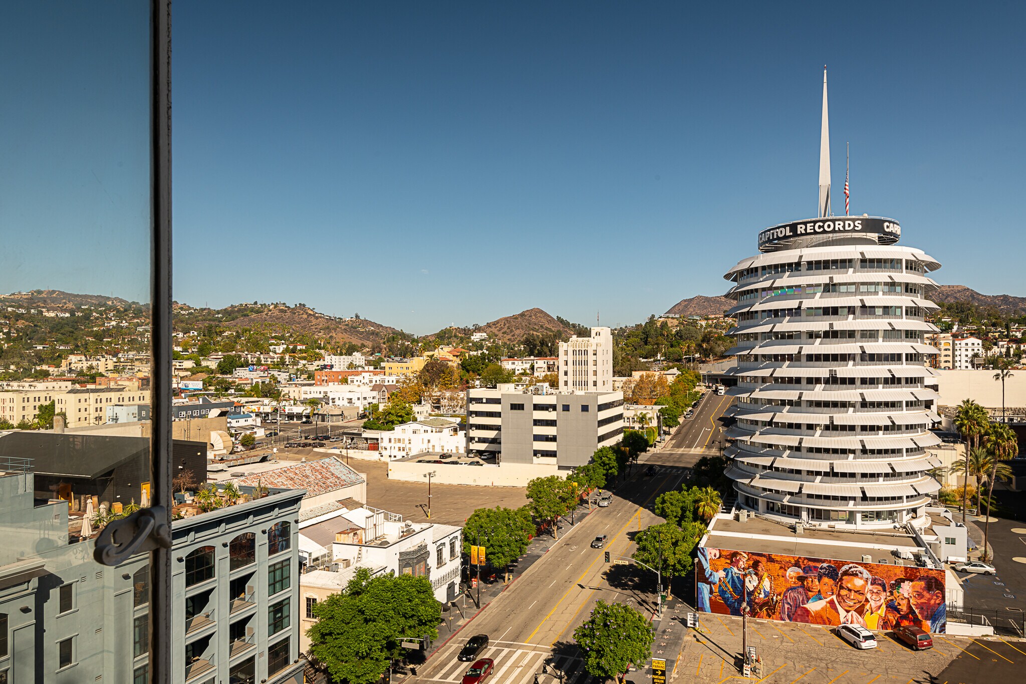 Building Photo - 6253 Hollywood Blvd