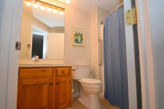Building Photo - 3 Lakeview Pl