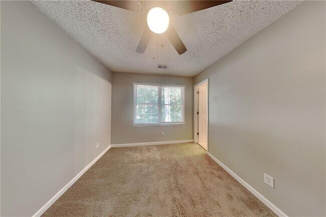 Building Photo - 2671 Ashley Dr