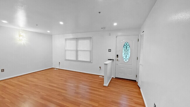 Building Photo - 2302 Old Fort Hills Dr