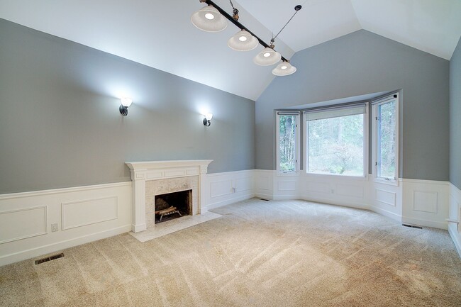 Building Photo - 4bd/3.5ba North Bend Home