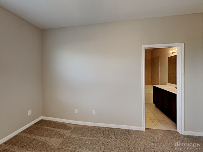 Building Photo - 215 Kennedy Dr