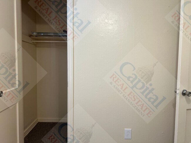 Building Photo - 806 Bell Dr