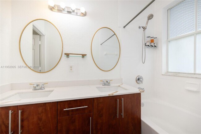 Building Photo - 2532 SE 15th Ct