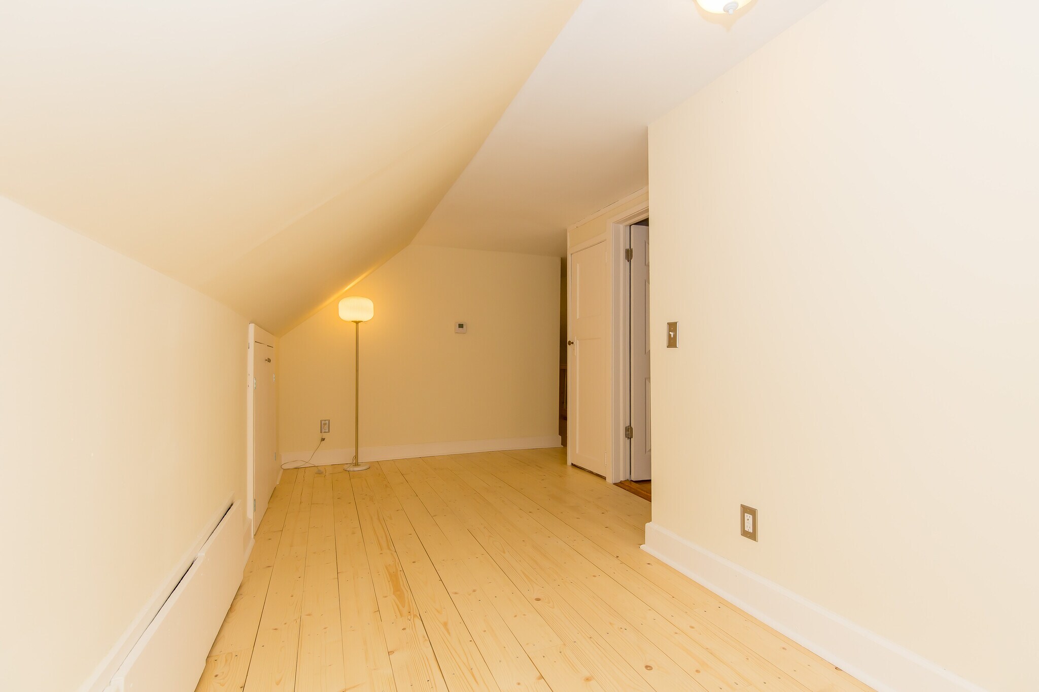 Upper floor has many nooks and crannies and private sitting areas - 715 5th St SE