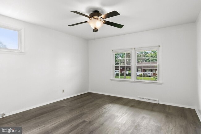 Building Photo - 116 Eaton Pl