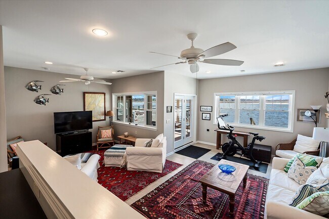 Building Photo - 2 Riverview Pl