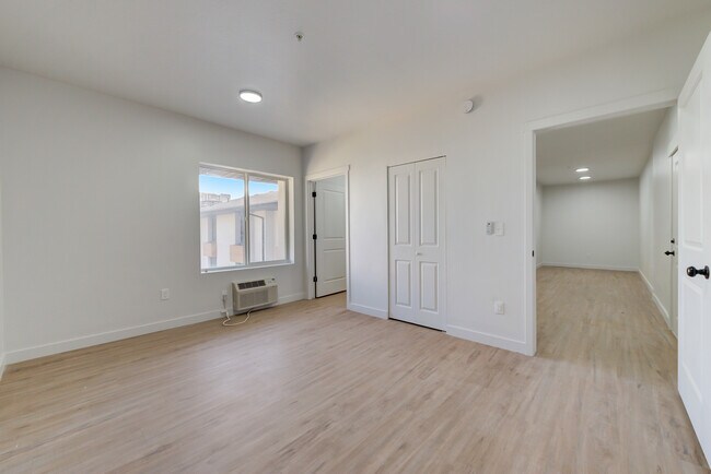 Building Photo - 404 E 5600 S