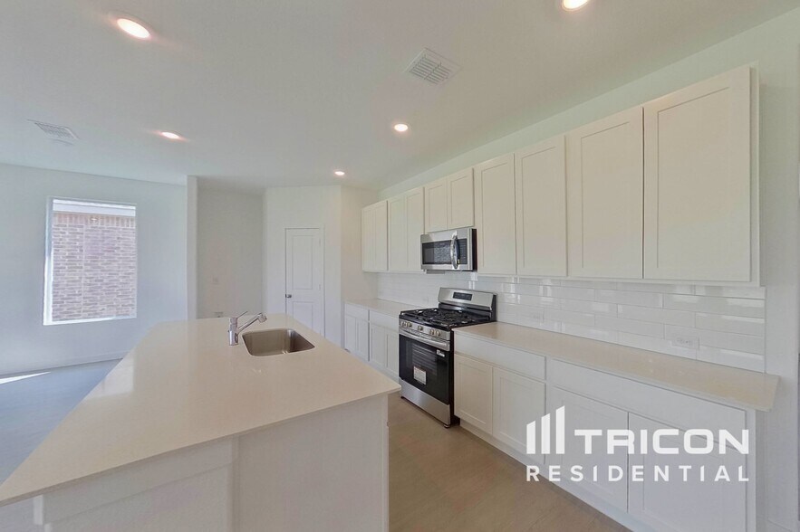 Building Photo - 1305 Francesca Dr