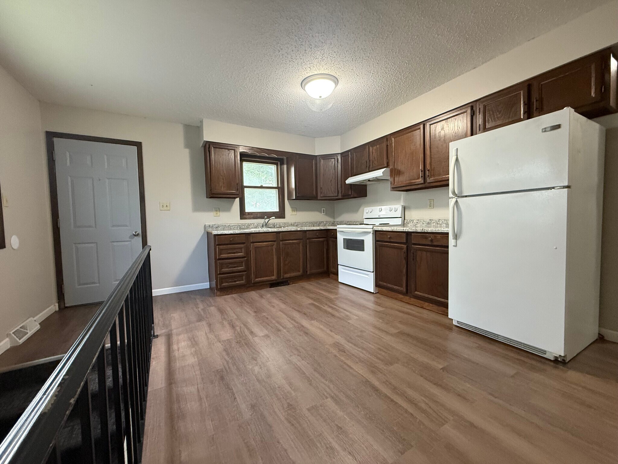 Kitchen - 2302 W 3rd St