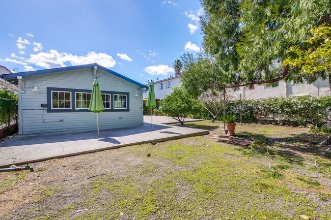Building Photo - Updated Bungalow located in Downtown Redwood City & 15 miles from SF International Airport