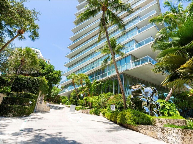 Building Photo - 2669 S Bayshore Dr