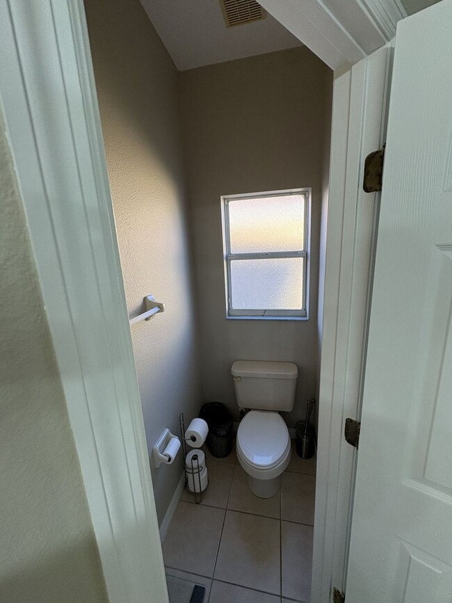 Building Photo - Florida Living Starts Here — Gated, Single-Story, Move-In Ready May 1!