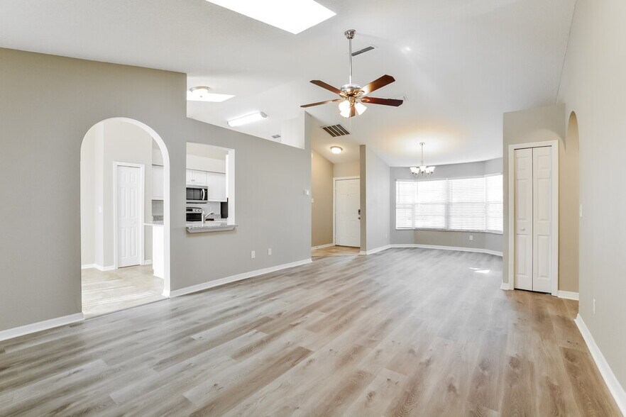 Building Photo - 2850 Surf Dr