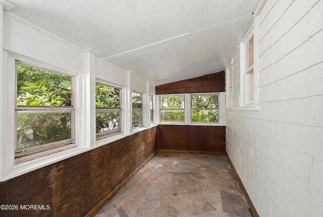 Building Photo - 1208 Maplewood Rd