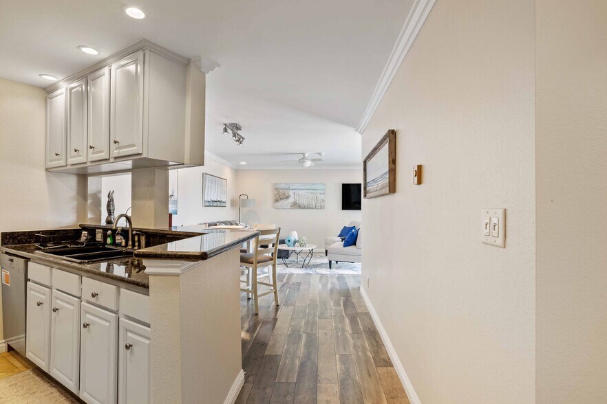 Building Photo - 640 The Village