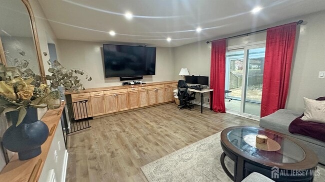 Building Photo - 8 Cosgrove Ct