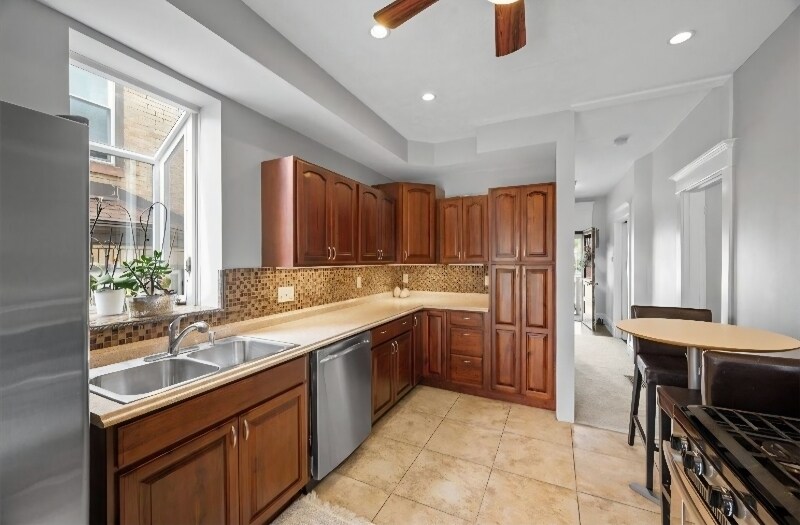 Building Photo - 59 Maytide St