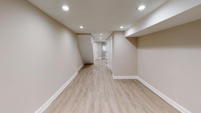 Building Photo - 224 N Rose St
