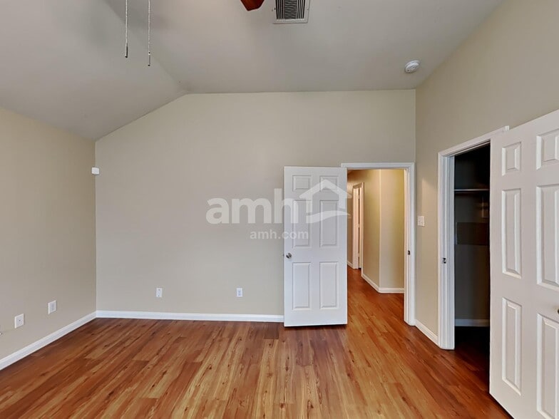 Building Photo - 3930 Hawthorne Glen Ct