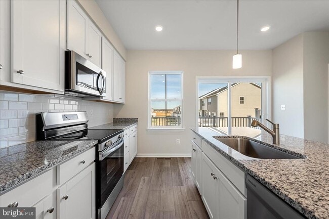 Building Photo - 409 18th Ave