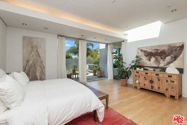 Building Photo - 716 Brooks Ave