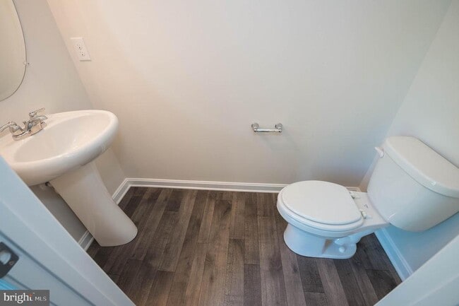 Building Photo - 417 Creekbed Cir