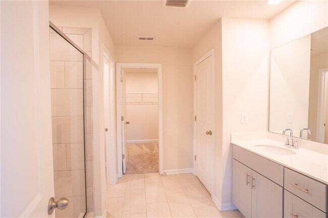 Building Photo - 1060 Sunny Lk Dr