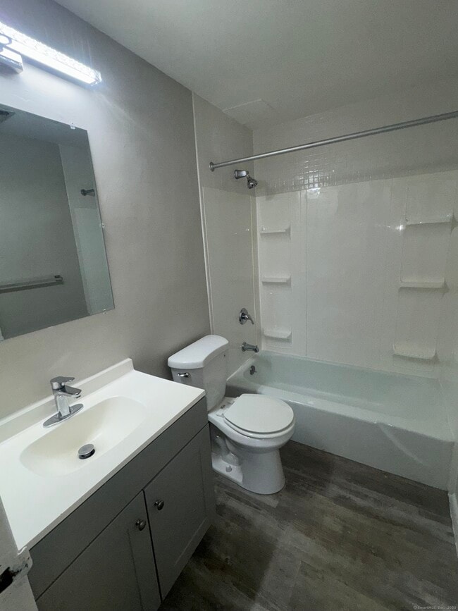 Building Photo - 891 West Blvd