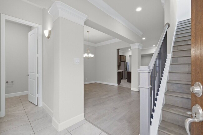 Building Photo - 6011 Truro St