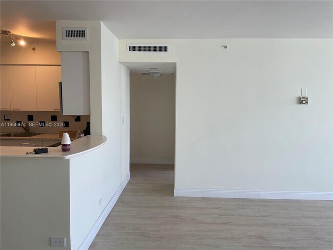 Building Photo - 1500 Bay Rd