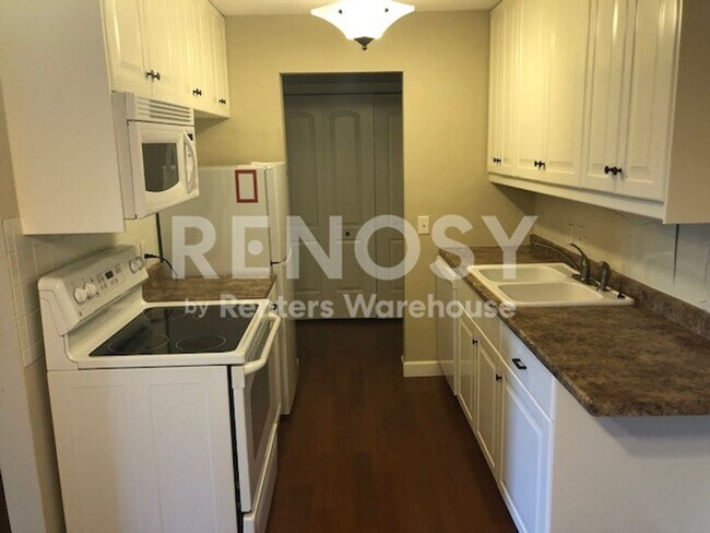 Building Photo - Very Nice 2BD/2BA Condo In Roseville!!!
