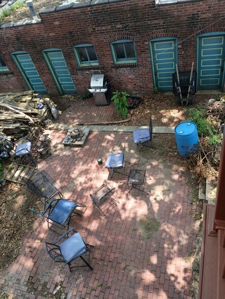 Building Photo - 4386 Chouteau Ave