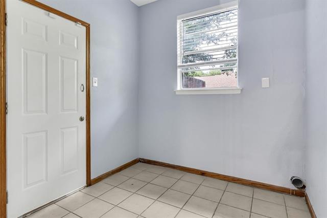 Building Photo - 2046 N Kimball Ave