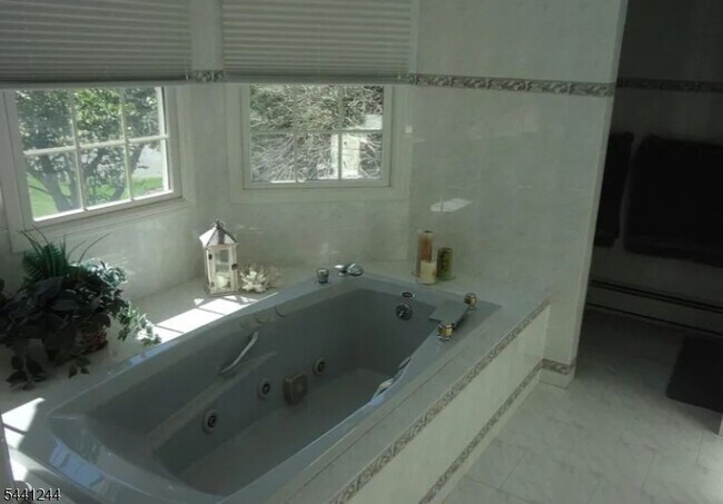 Building Photo - 246 Fresh Ponds Rd