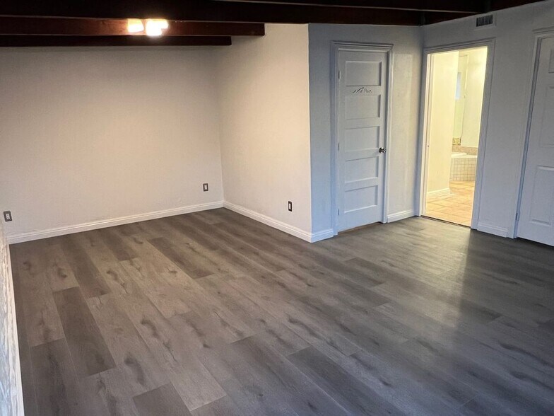 Building Photo - 14208 Neargrove Rd