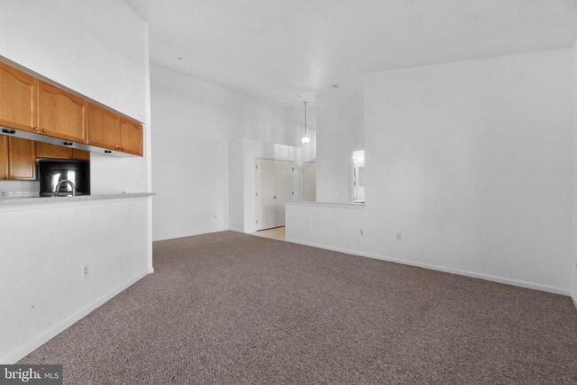 Building Photo - 8200 Blue Heron Dr