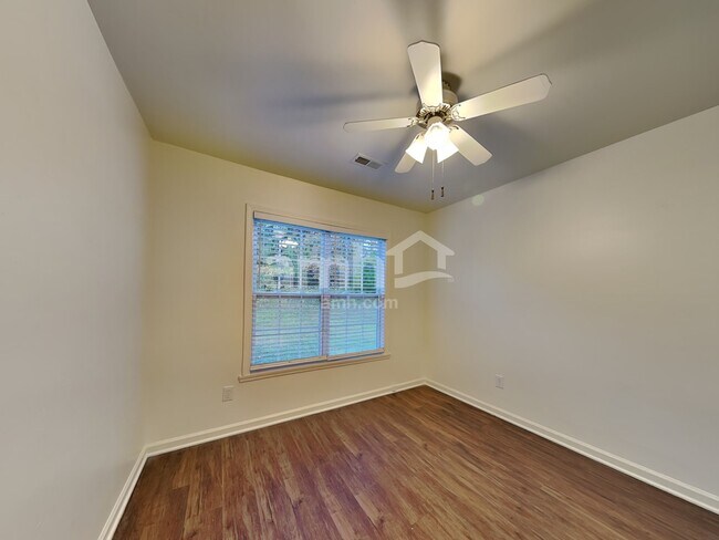 Building Photo - 606 3 Oaks Dr