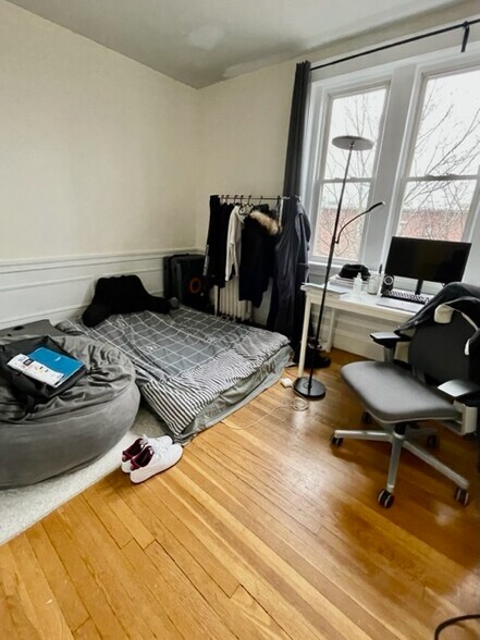 Building Photo - 54 Egmont St