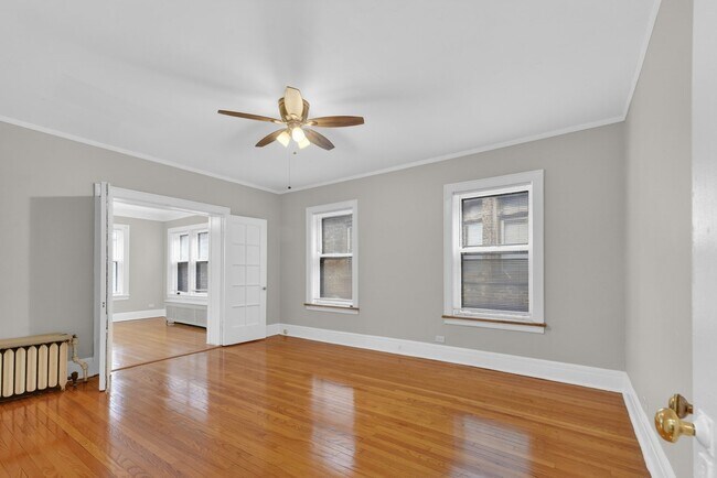 Building Photo - 6815 S Crandon Ave