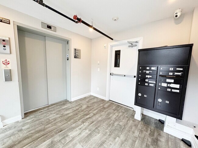 Building Photo - 5R Trenton St