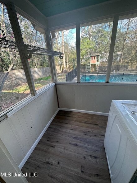 Building Photo - 3564 Cowan Pl