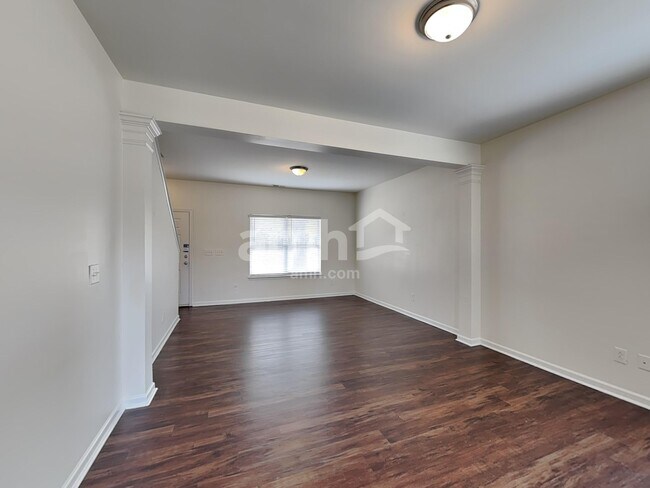 Building Photo - 267 Flanders Dr